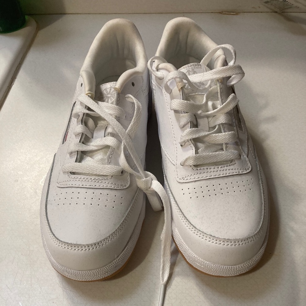 Classic Reebok Sneakers 👟
